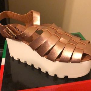 Bucco Zeldia platform sandals